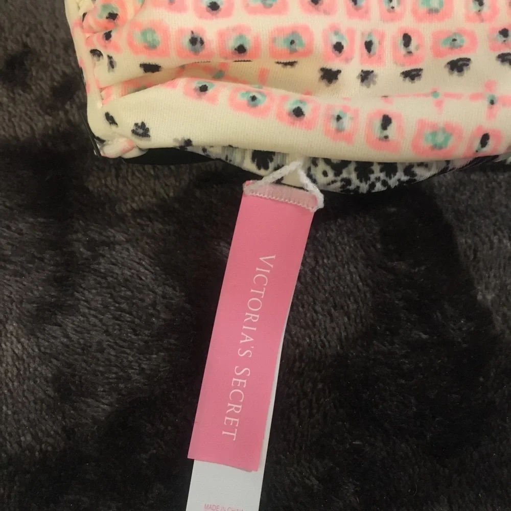 Victoria Secret Reversible Bikini Top - Picture 5 of 9